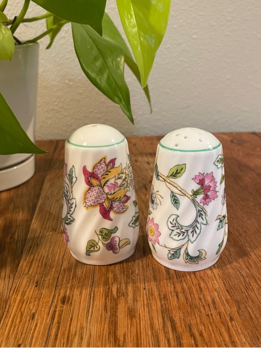 Minton Haddon Hall Bone China Salt & Pepper Shakers – England Floral Chintz Set